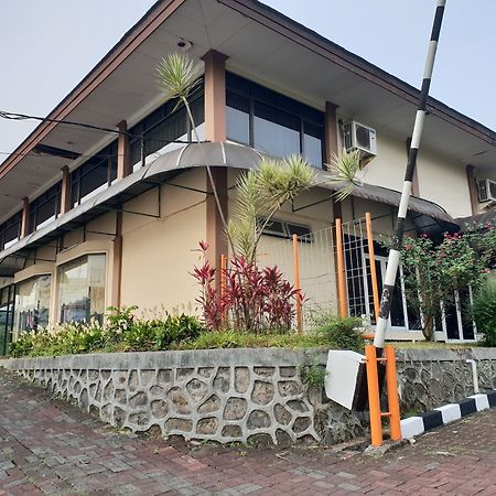 Hotel Cisarua Indah Exterior photo