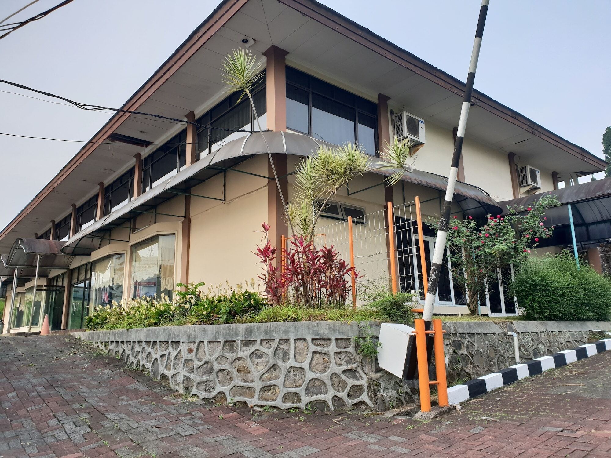 Hotel Cisarua Indah Exterior photo
